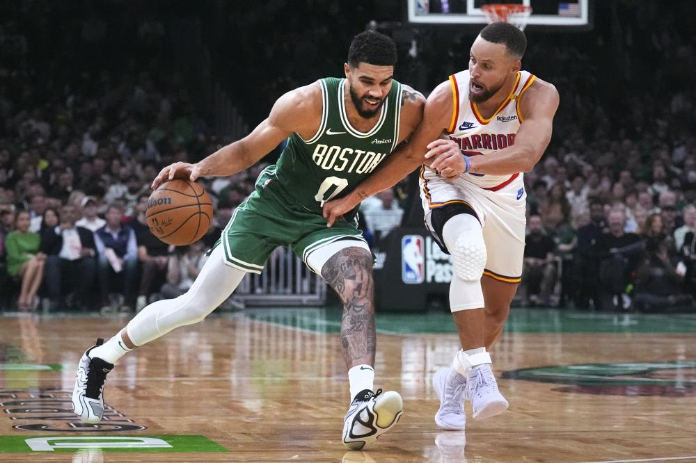 记者：西蒙斯拒绝了曼城的邀请，他已经决定加盟切尔西